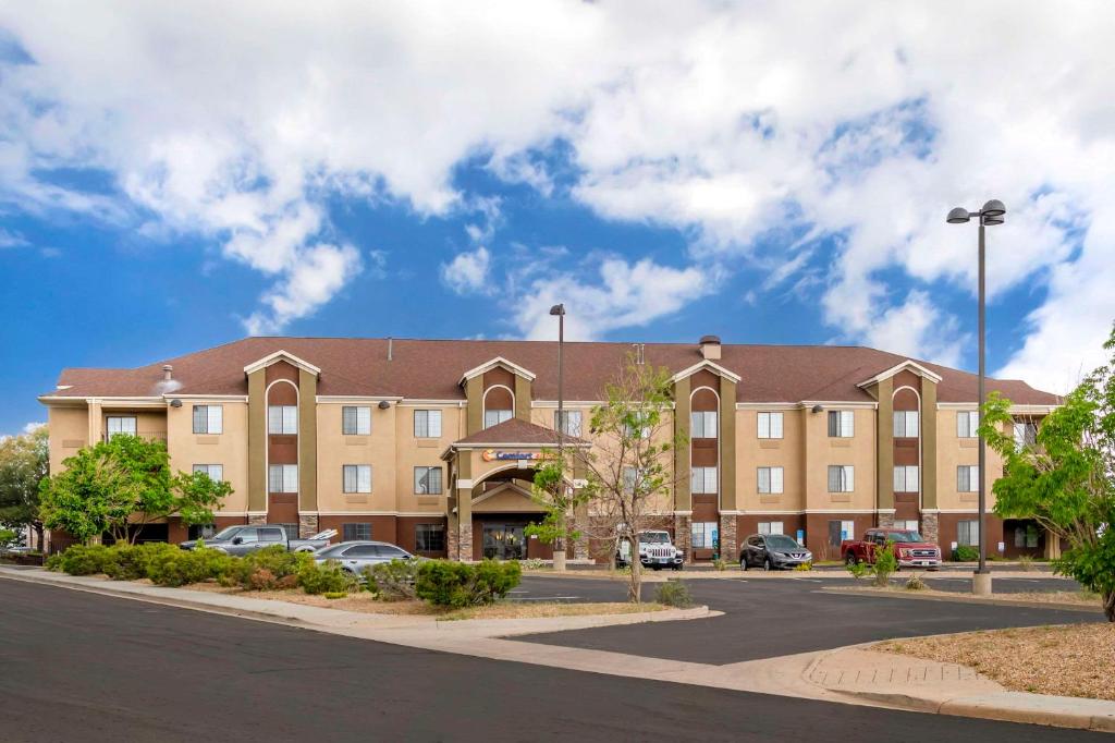 Comfort Suites Castle Rock image