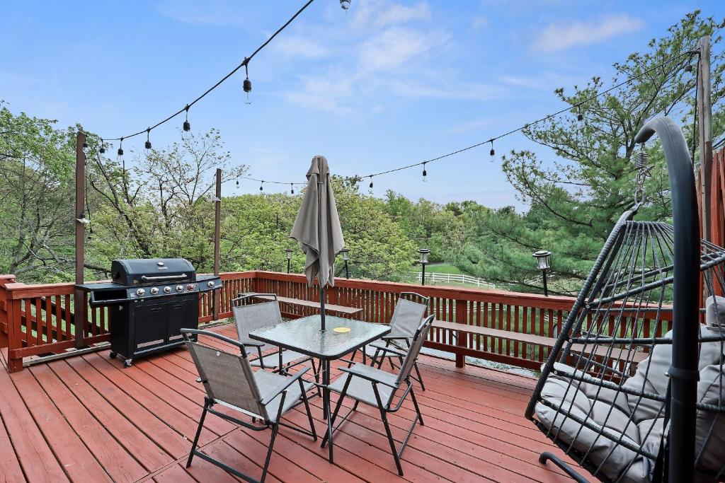 Spacious 3BR Townhouse with Balcony & Gym image