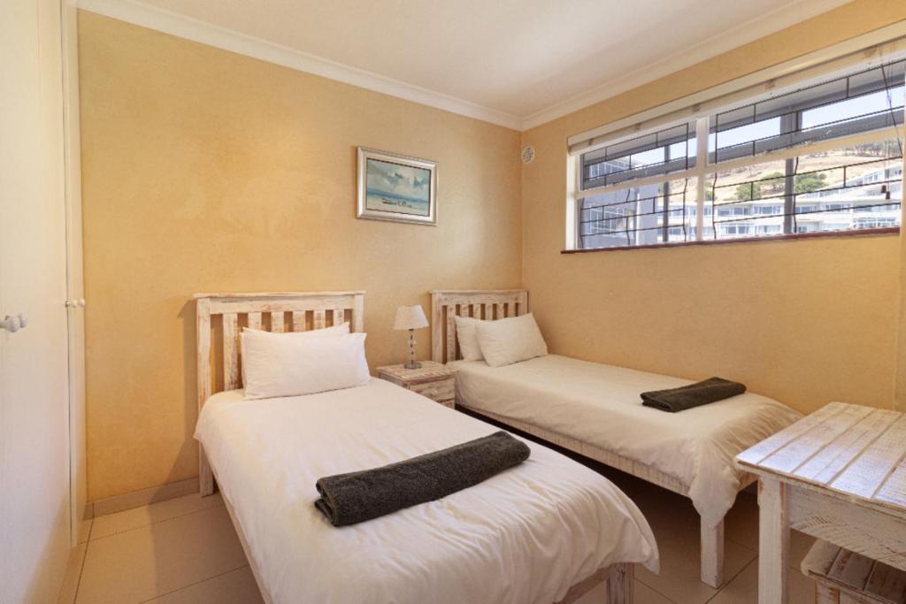 Devonshire 2 Bed apartment Green Point - Tap to explore photos
