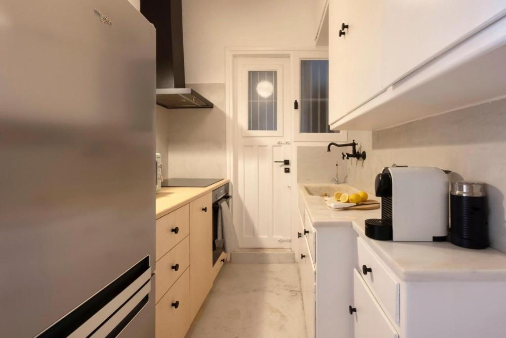 Meliti Apartment in Plaka - Tap to explore photos