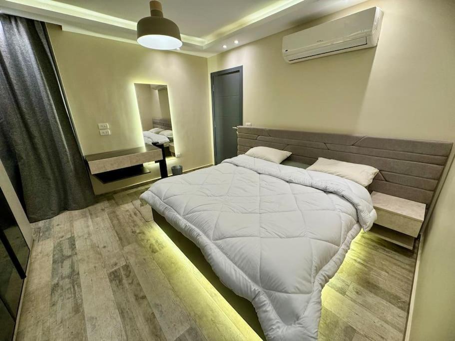 Charming Luxury 2BDR - New Cairo by Landmark Stays, Cairo