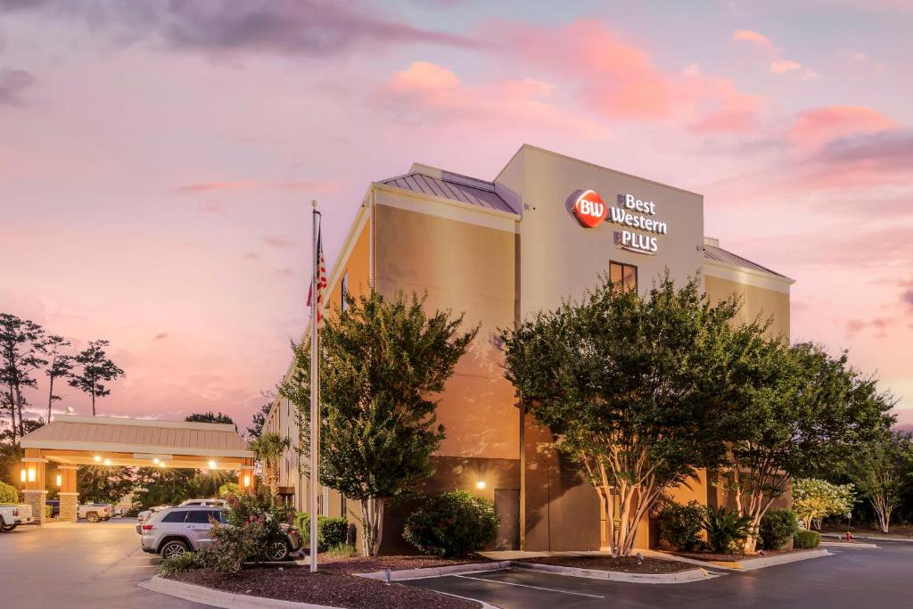 Best Western Plus Wilmington/Wrightsville Beach image