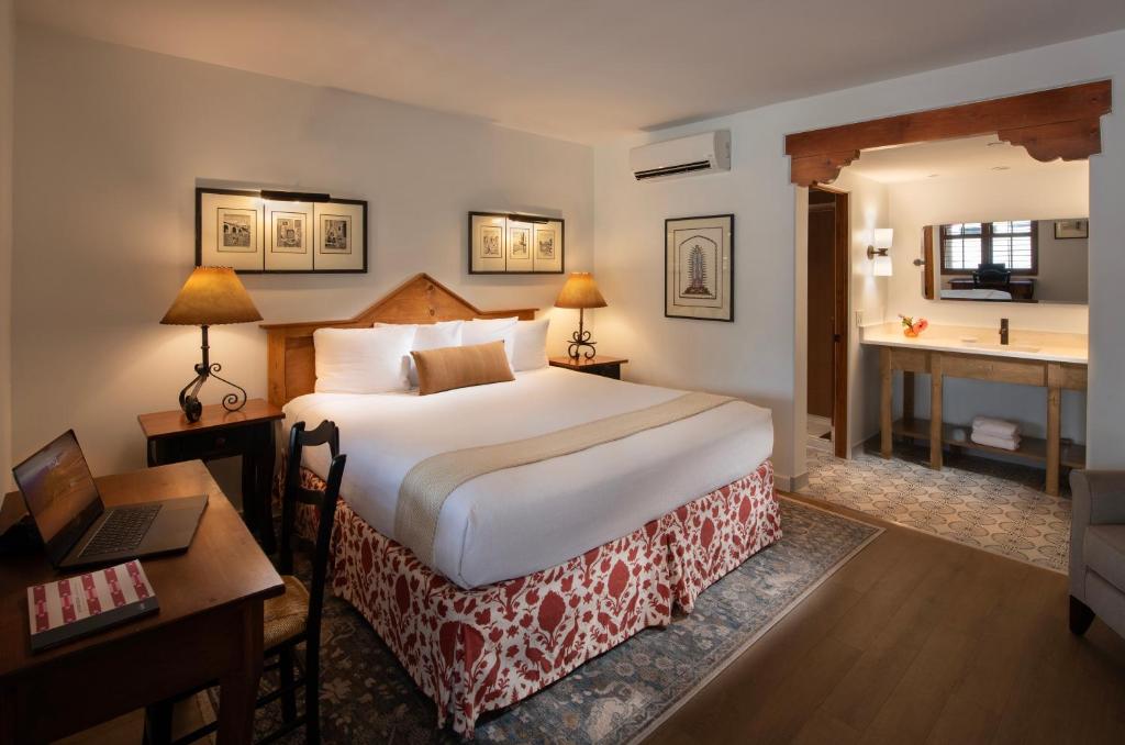 Piñon Court By La Fonda image