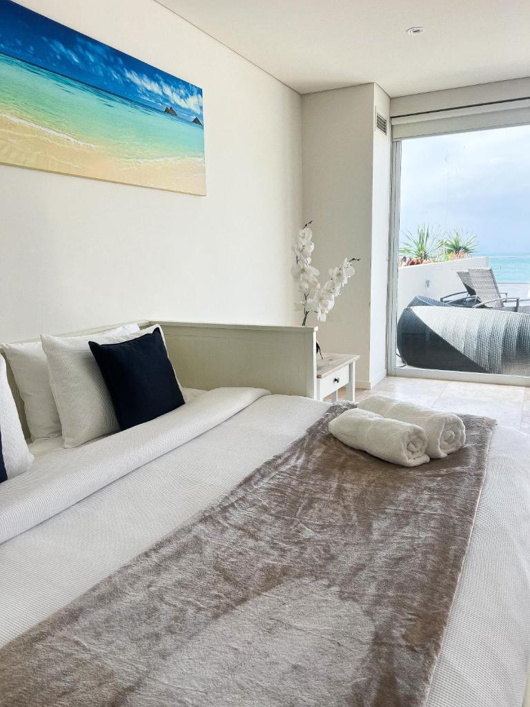 Beachside Luxury Penthouse with Breathtaking Views and Private Rooftop Terrace photo 2