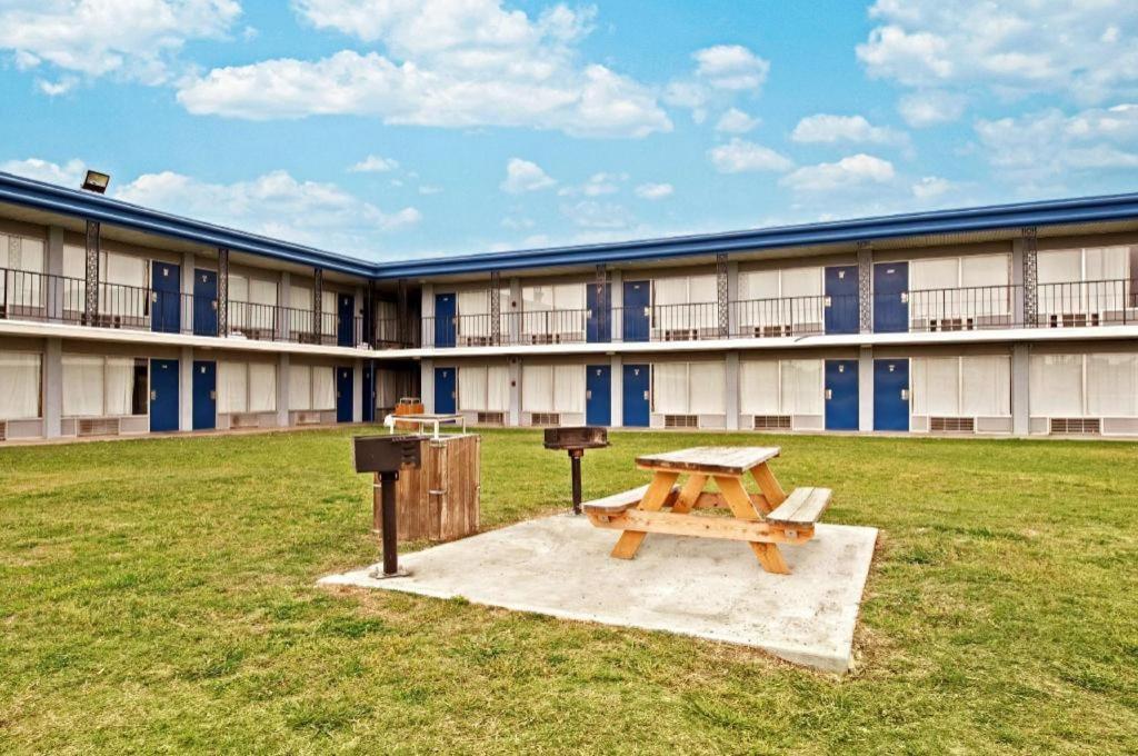Americas Best Value Inn Garland Dallas image