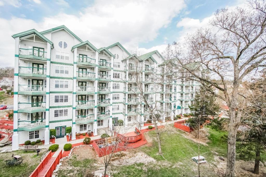 Surrey's Carriage Place Resort image