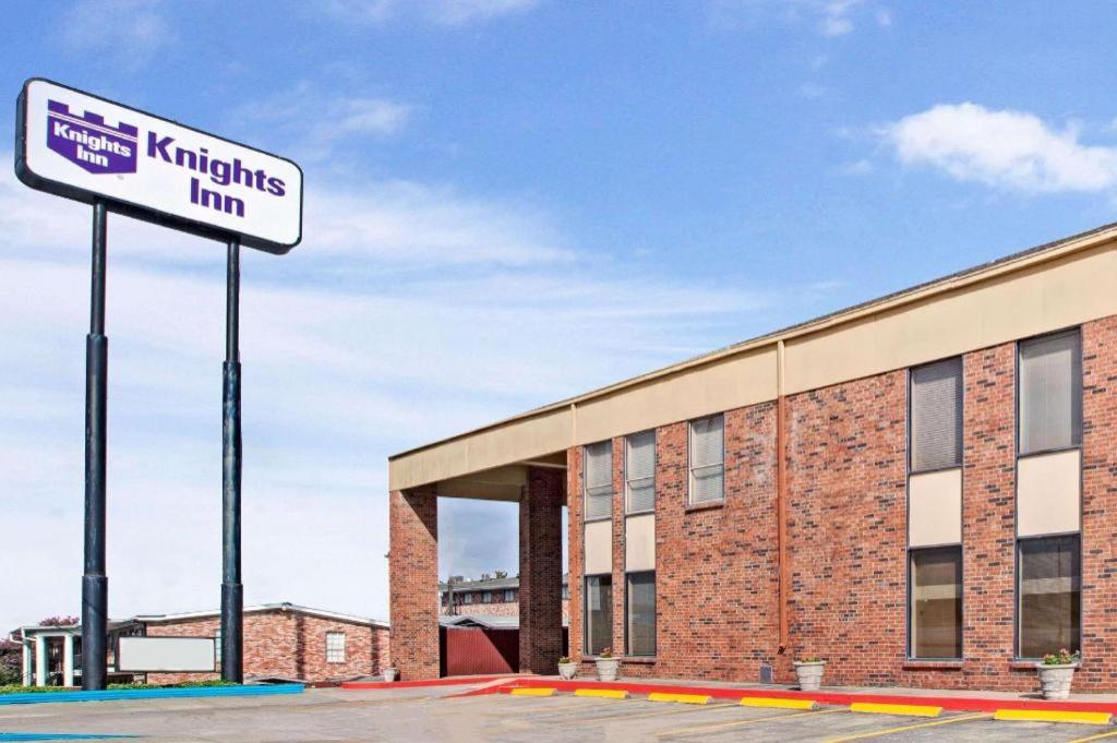 Knights Inn South Houston image