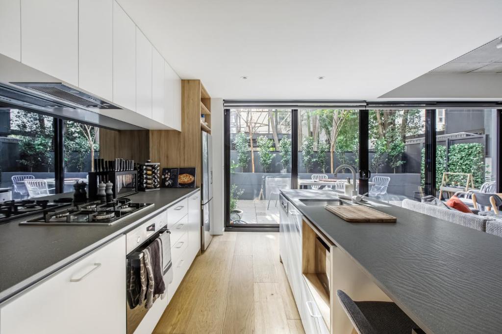 Large Central Prahran Retreat photo 4