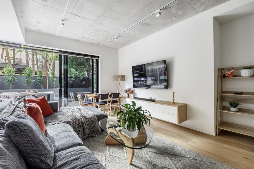 Large Central Prahran Retreat photo 3