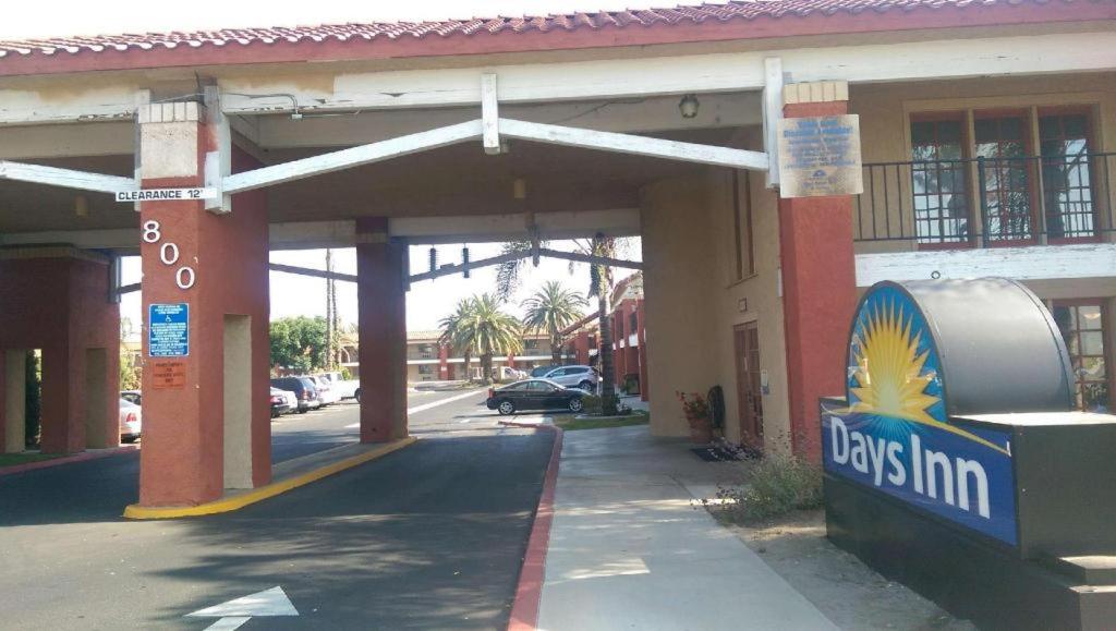 Days Inn by Wyndham Hemet image