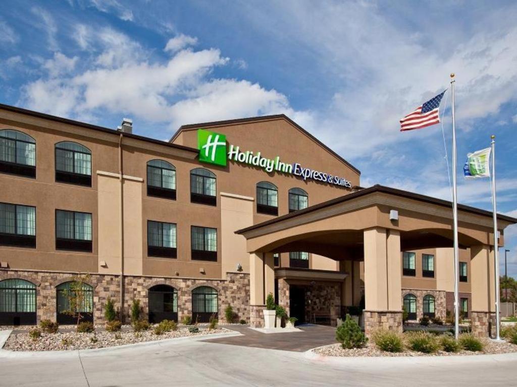 Holiday Inn Express Hotel & Suites Grand Island, an IHG Hotel image