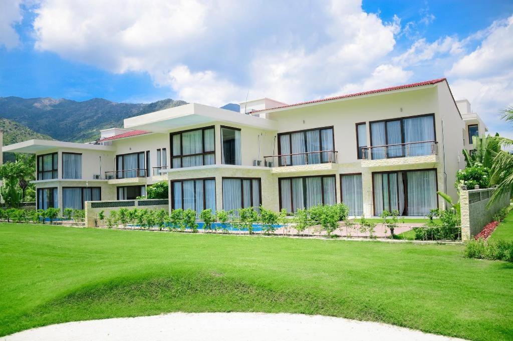 Diamond Bay Golf and Villas