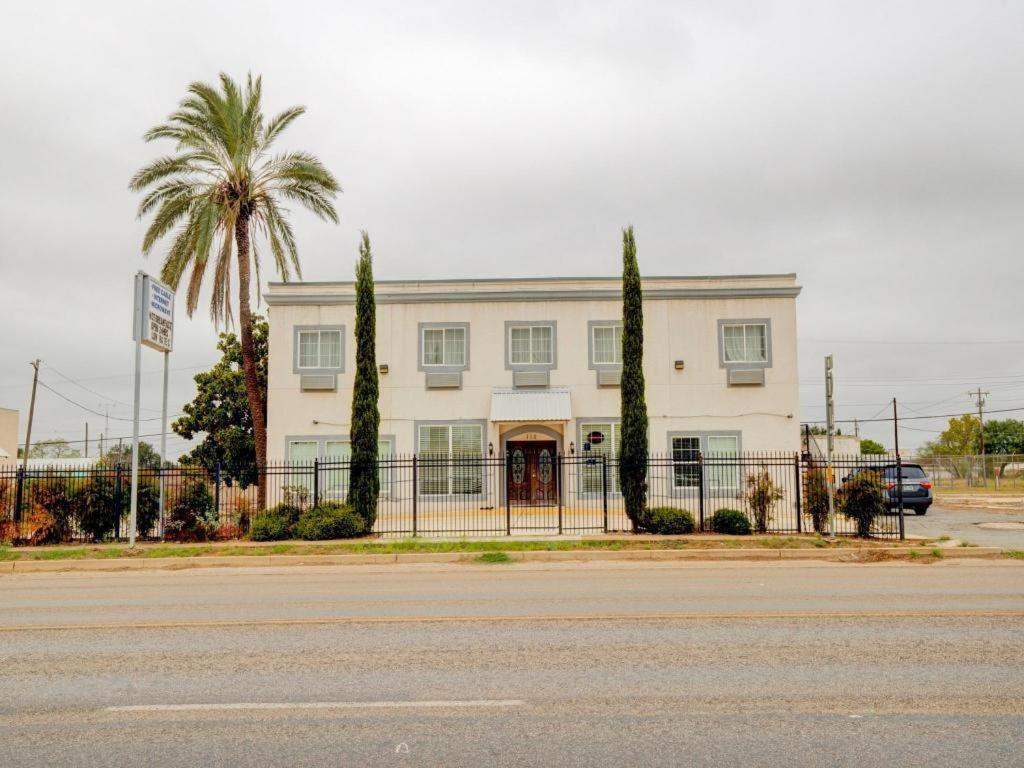 Hotel O Dilley Main St TX image