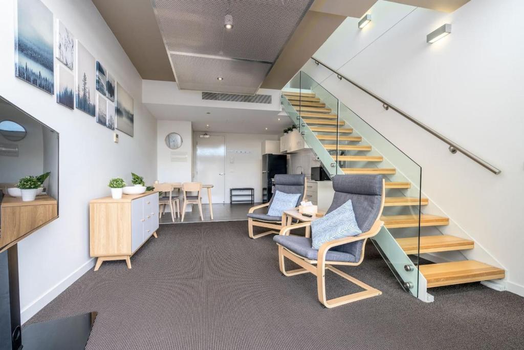 Bright Loft-Style Apartment with Gorgeous View - Hosted by CanStay - Tap to explore photos