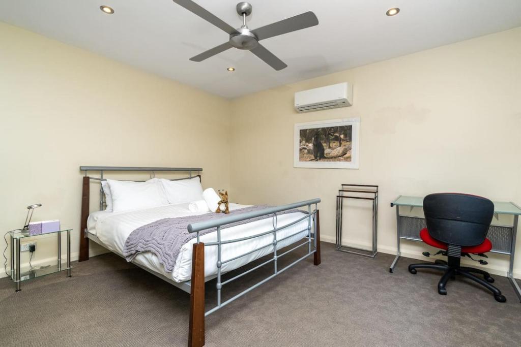 Serene 2BR House near the heart of Kingston - Hosted by CanStay photo 4