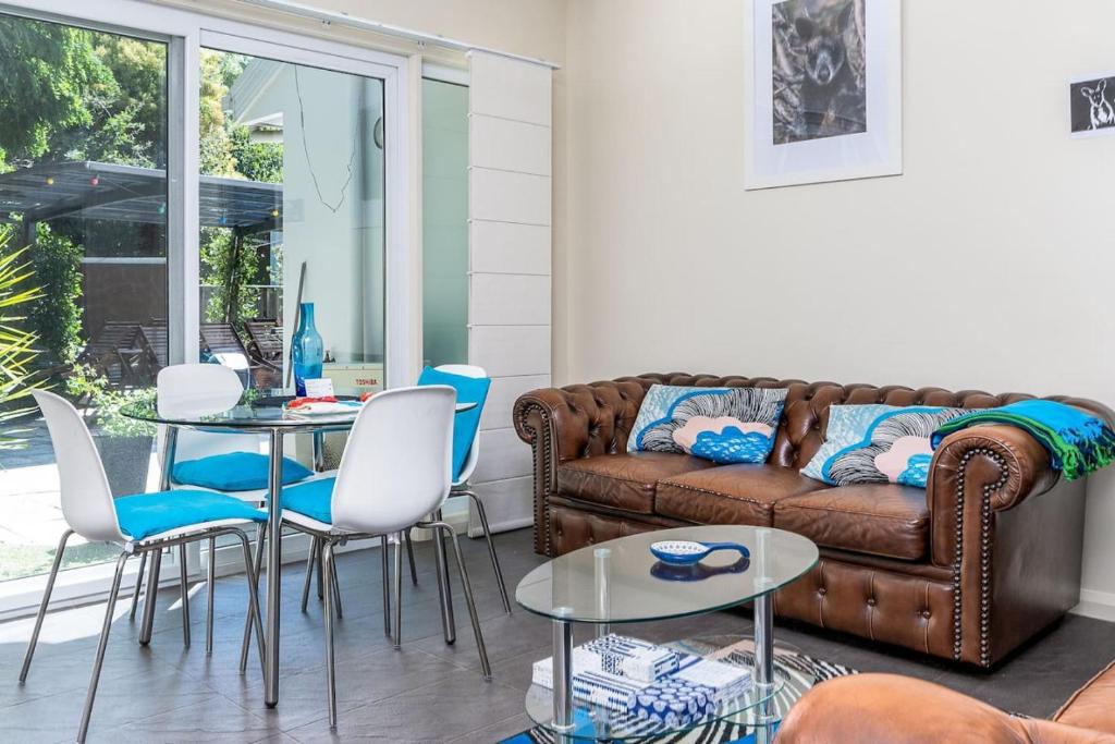 Serene 2BR House near the heart of Kingston - Hosted by CanStay photo 2
