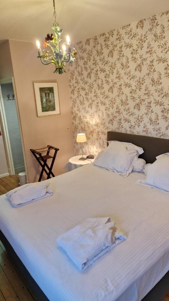 B&B Fine Fleur photo 1