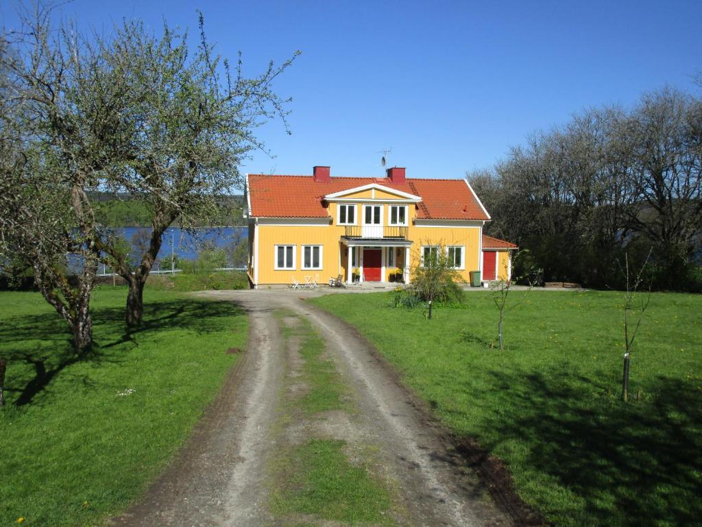 Lilla Skottek photo 2