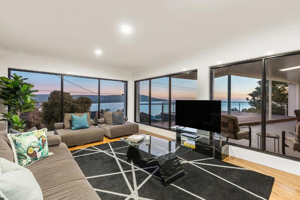 Ellerina Sea Vista Stunning views pool sauna and alfresco entertaining photo 4