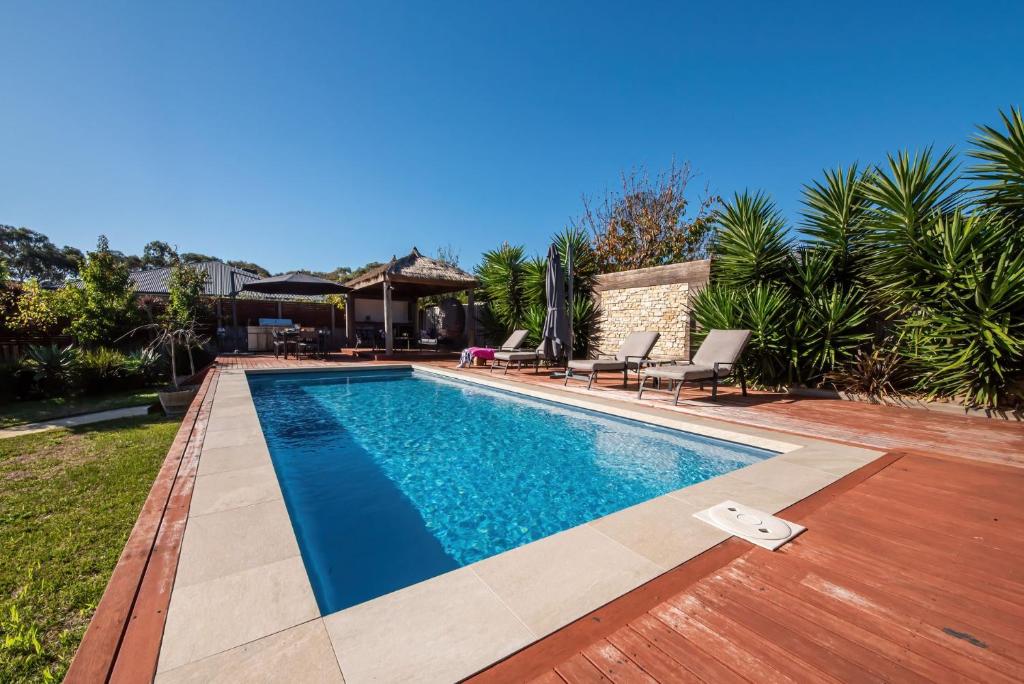 Sunrise Oasis Pool, Spa, Theatre Room photo 2