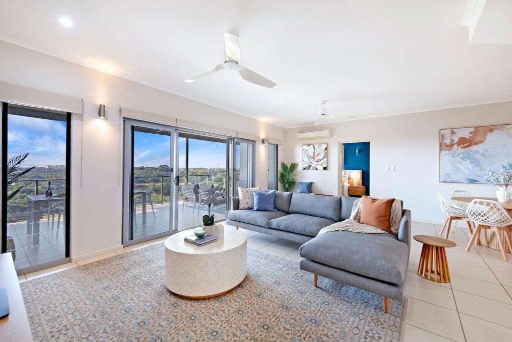 Larrakeyah Luxury - Penthouse Getaway with Views photo 1