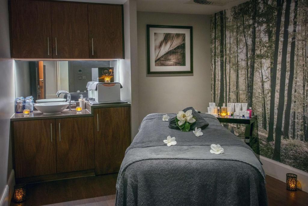 Glasgow Westerwood Spa & Golf Resort - Tap to explore photos