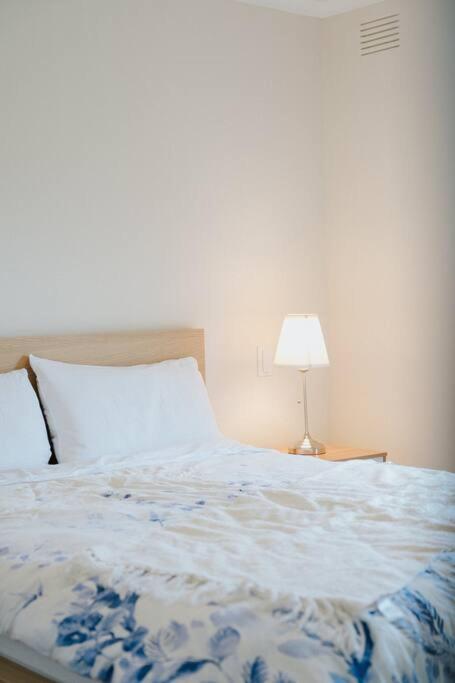 2 Bedroom Home Mornington Walking to Beach photo 3