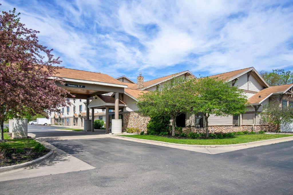 White Pines Inn & Suites image