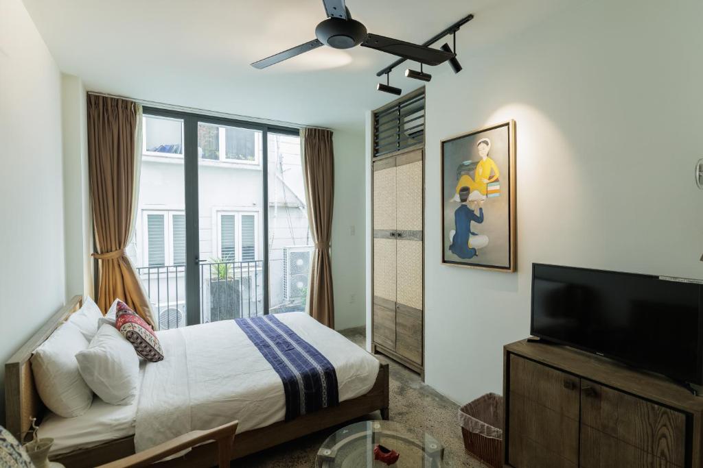 Vietlife Hotel & Apartment, Bar in Basement, Cinema Room