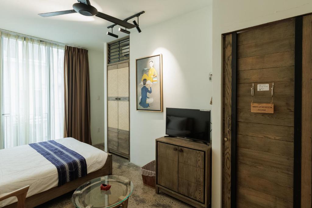 Vietlife Hotel & Apartment, Bar in Basement, Cinema Room