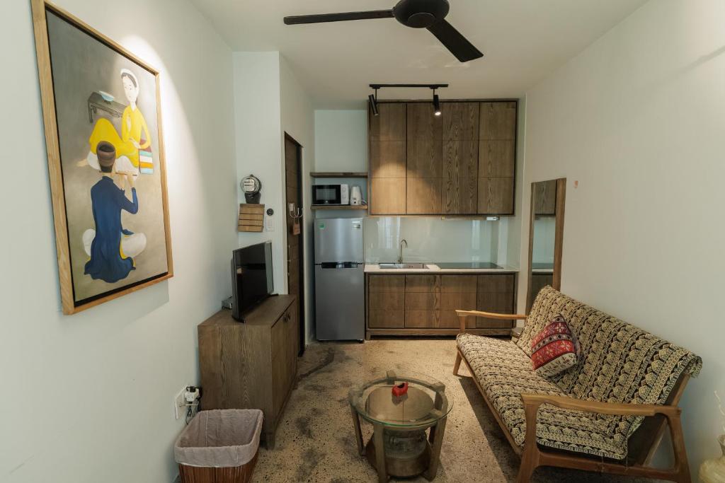 Vietlife Hotel & Apartment, Bar in Basement, Cinema Room