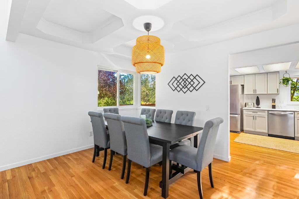 Bodur's Rustling Leaves, with BBQ, Fresh Air & Privacy image