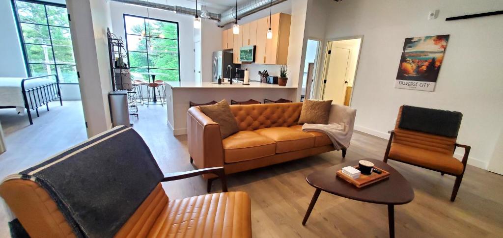 Perch with Rooftop Terrace & Hot Tubs Near Downtown image