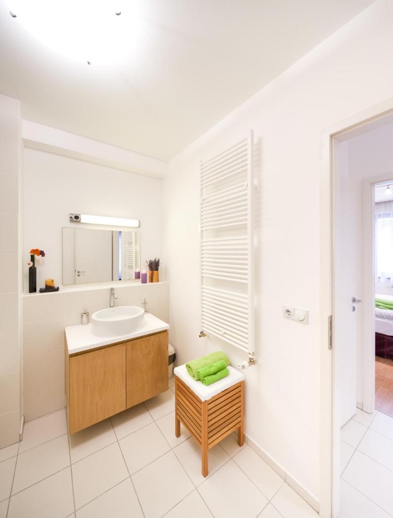 Апартаменты (Апартаменты с 2 спальнями и балконом), Quality Point Apartments