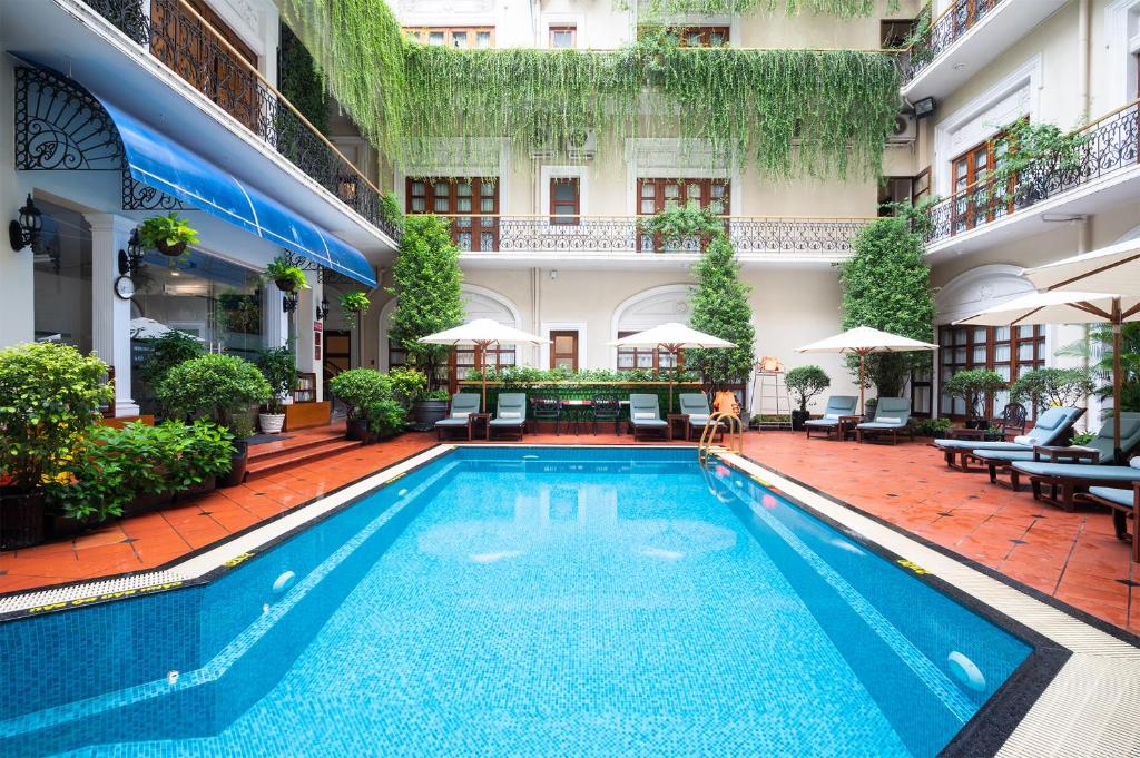 Hotel Majestic Saigon - Tap to explore photos