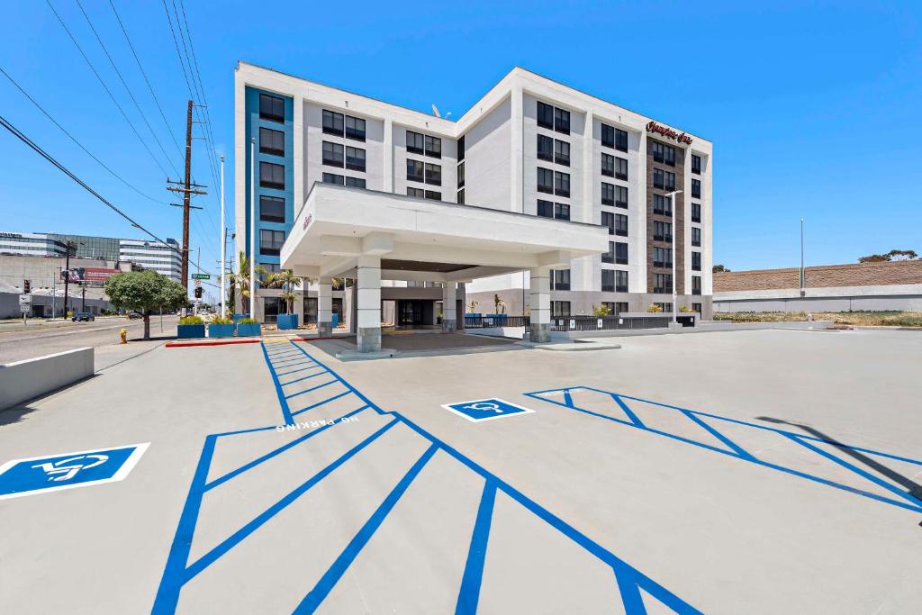 Hampton Inn by Hilton Los Angeles Airport image