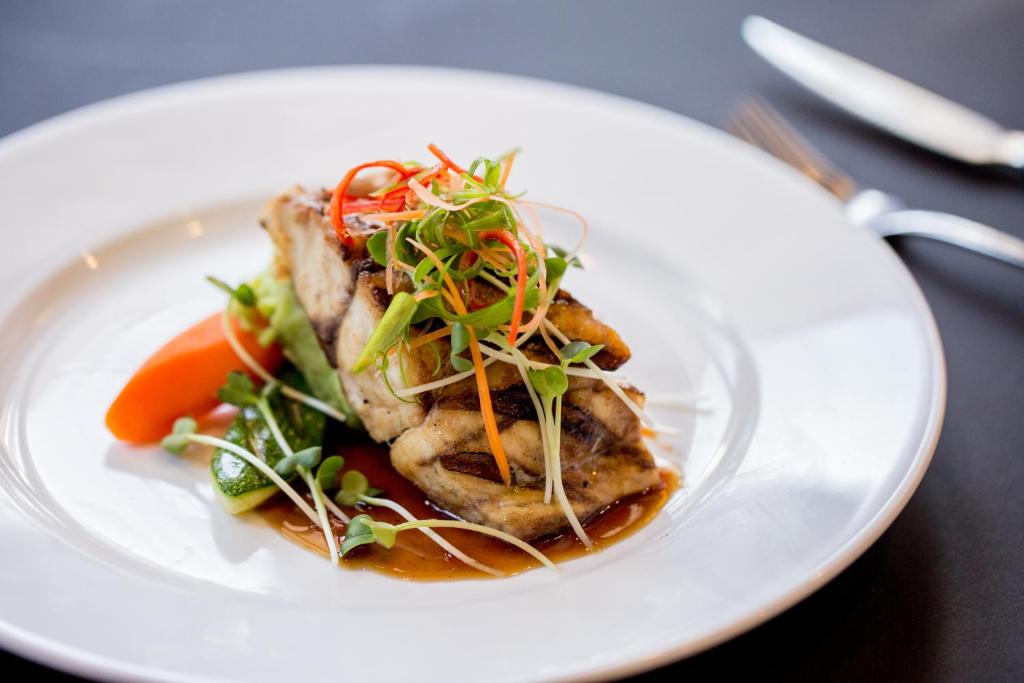 Du thuyền Legend Halong Private