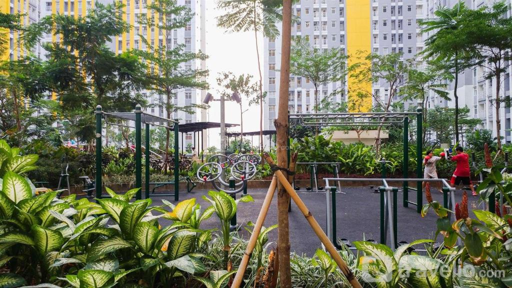 ice and Modern 2BR Springlake Summarecon Bekasi Apartment By Travelio photo 2