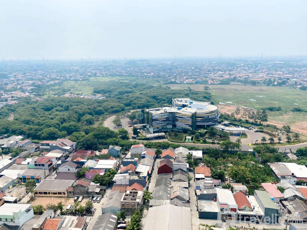 ice and Modern 2BR Springlake Summarecon Bekasi Apartment By Travelio photo 3