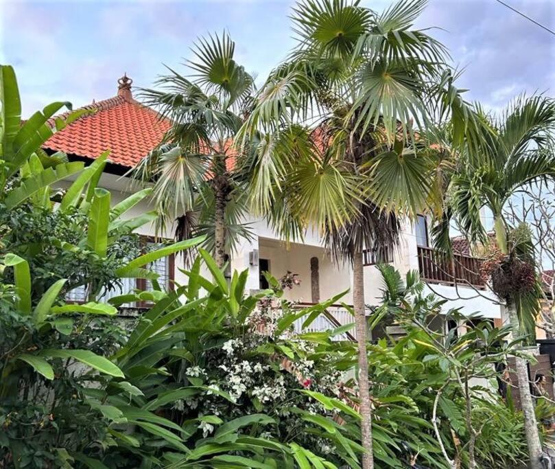 A 3 Bedrooms Lovely House in Nusa Dua photo 2