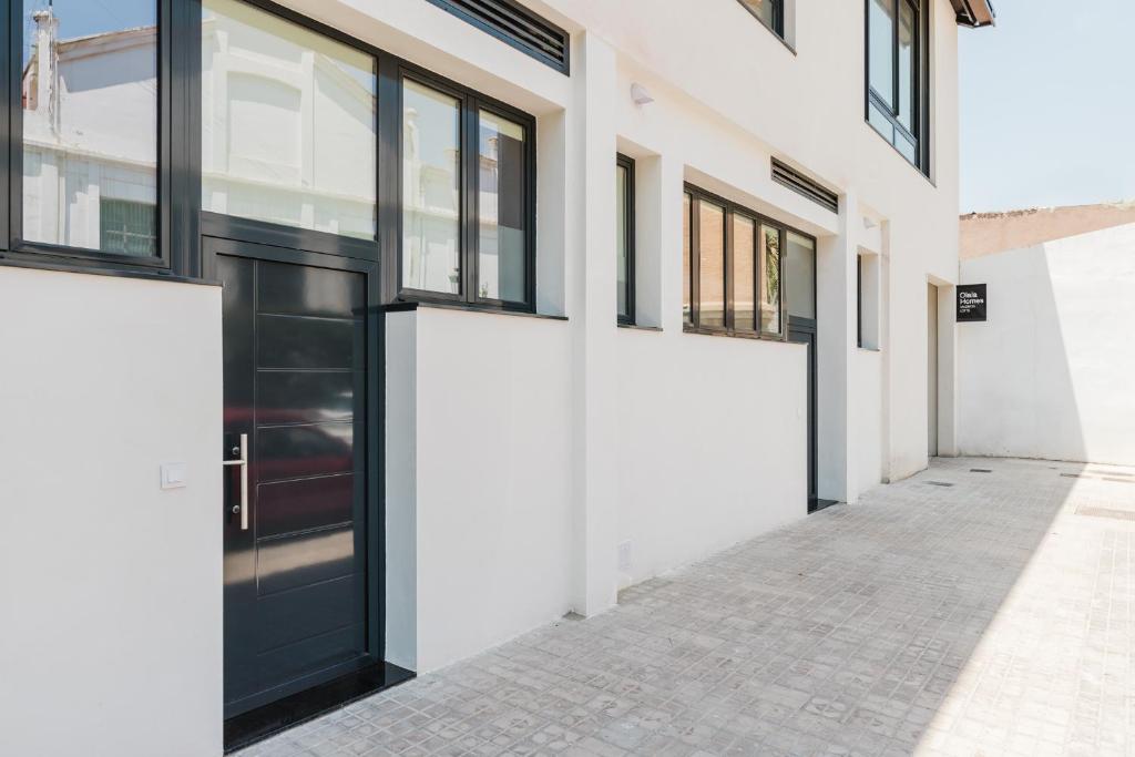 Valencia Apartments by Olala Homes