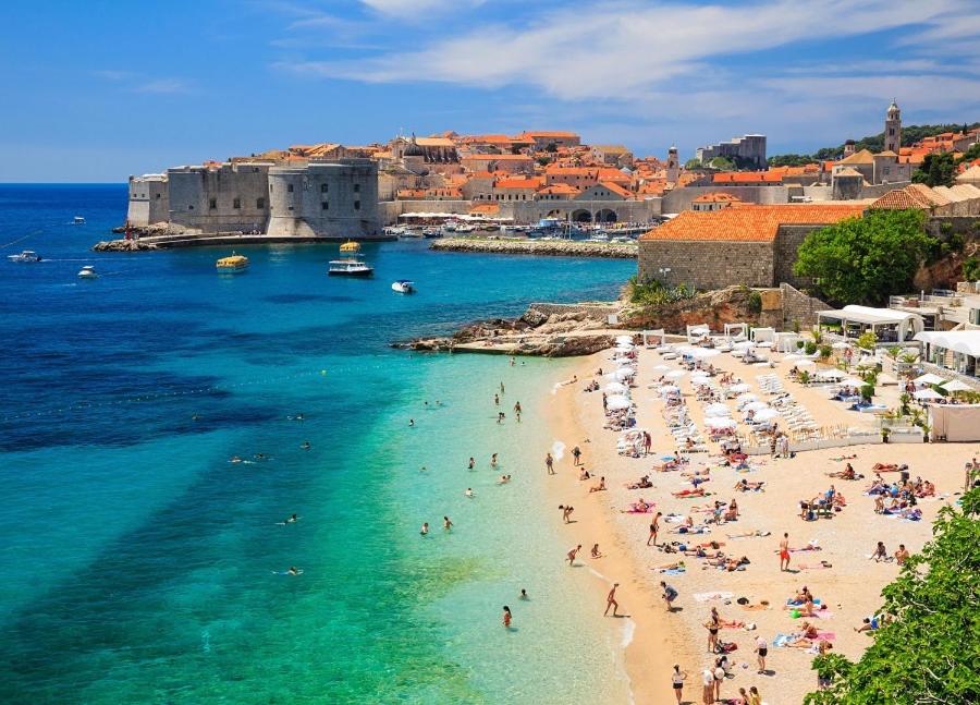 KINGS LANDING 5 stars PENTHOUSE - Tap to explore photos
