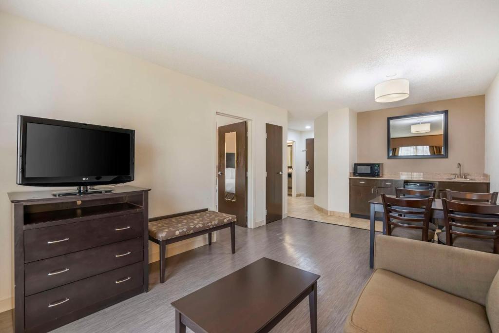 Best Western Suites image