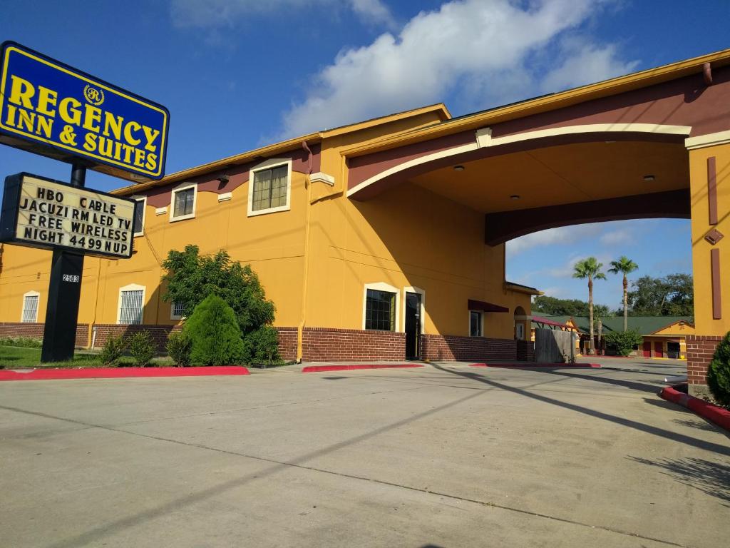 Regency Inn And Suites Galena image