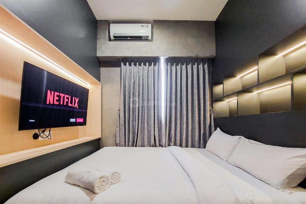 Well Furnished and Cozy 2BR Sky House BSD Apartment By Travelio