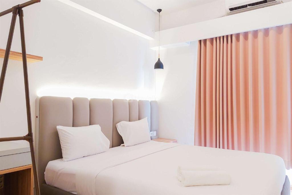 Comfort Stay 2BR at Sky House BSD Apartment near AEON By Travelio