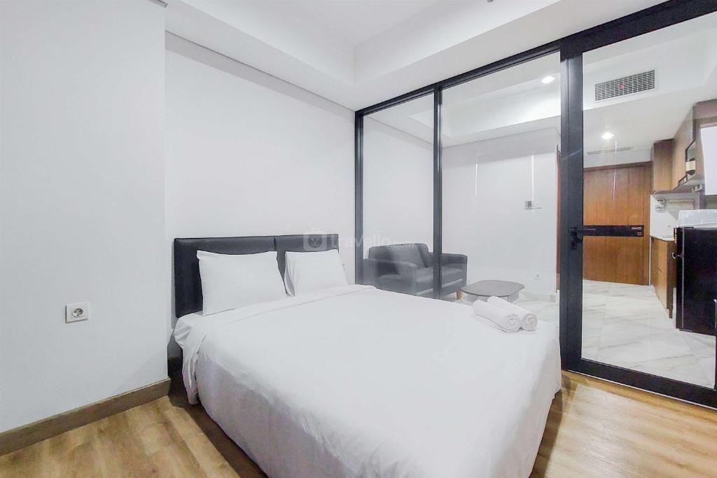Tranquil and Comfort Living 1BR The Smith Alam Sutera Apartment By Travelio