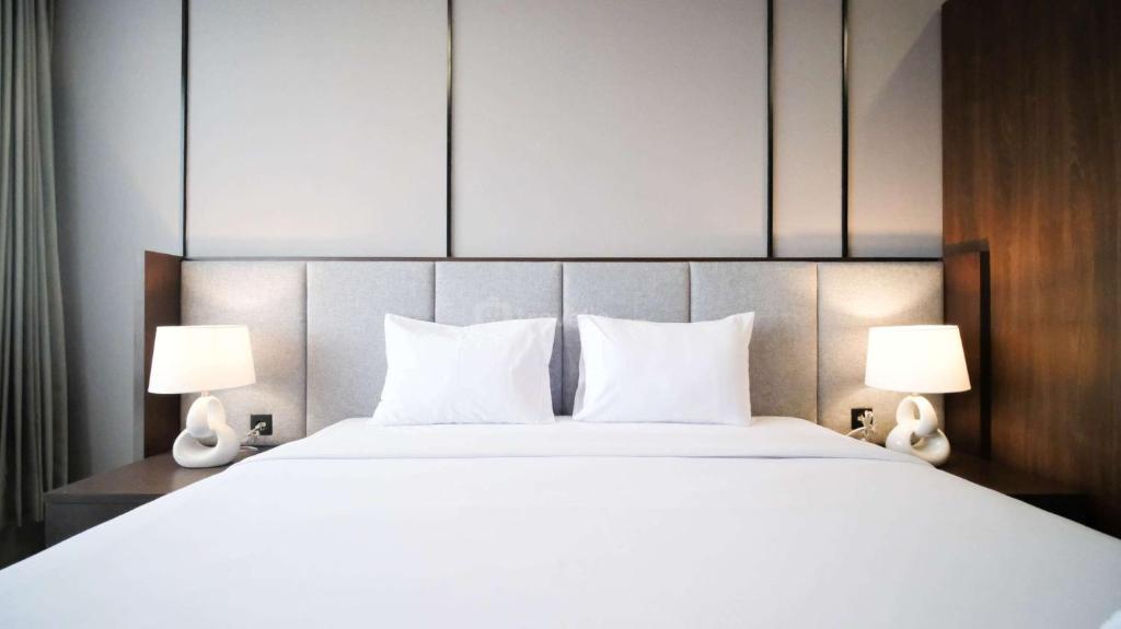 Tidy and Spacious 2BR at Grand Sungkono Lagoon Apartment By Travelio, Surabaya