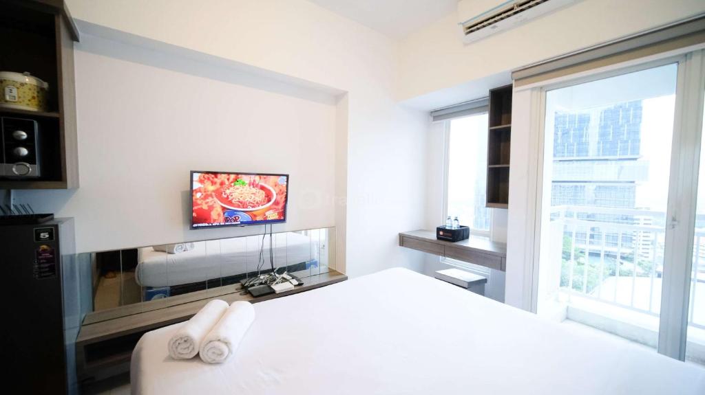 Simple and Cozy Studio at Tanglin Supermall Mansion Apartment By Travelio, Surabaya