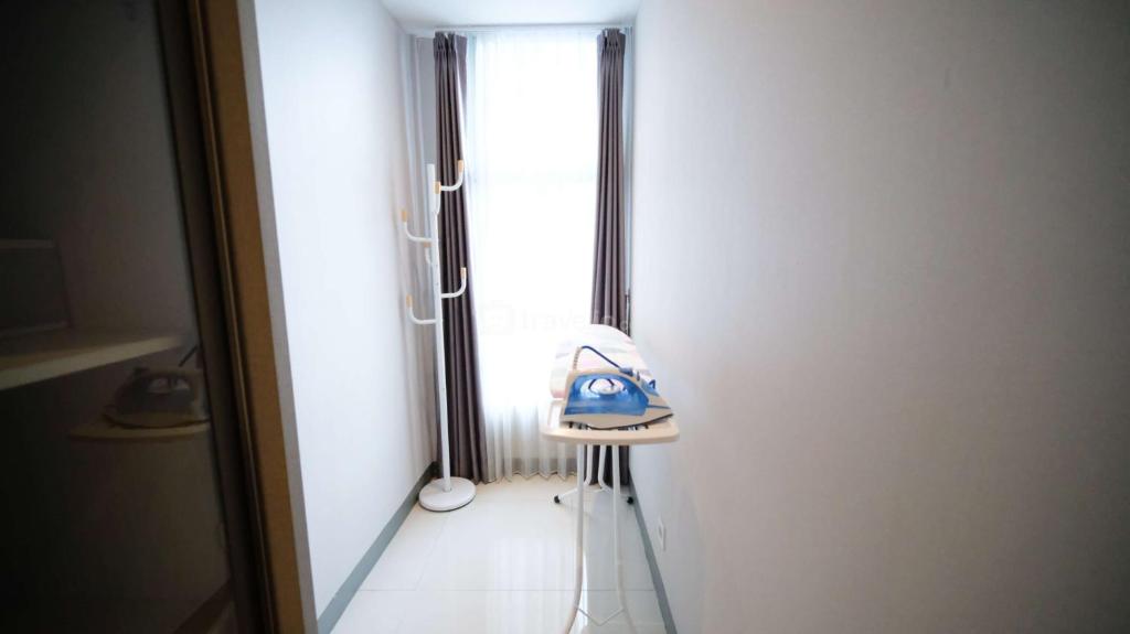 Clean and Comfort Living 2BR at Anderson Supermall Mansion Apartment By Travelio, Surabaya